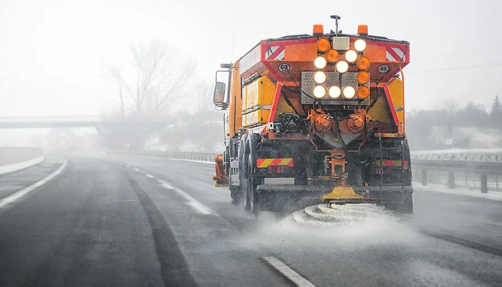Fleet Washing Salt Trucks in Barrie & Simcoe County